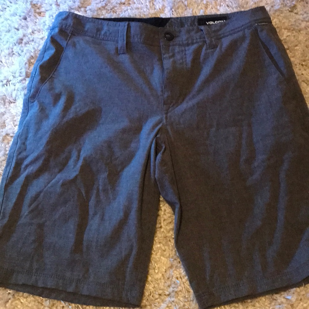 Hybrid never worn volcom shorts.
